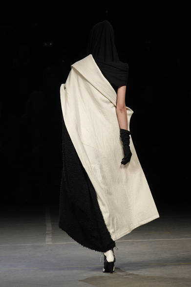 <strong>YOHJI YAMAMOTO｜ヨウジヤマモト</strong>　2012-13年秋冬コレクション速報