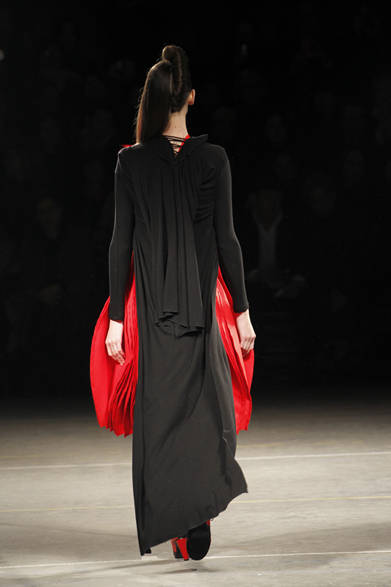 <strong>YOHJI YAMAMOTO｜ヨウジヤマモト</strong>　2012-13年秋冬コレクション速報
