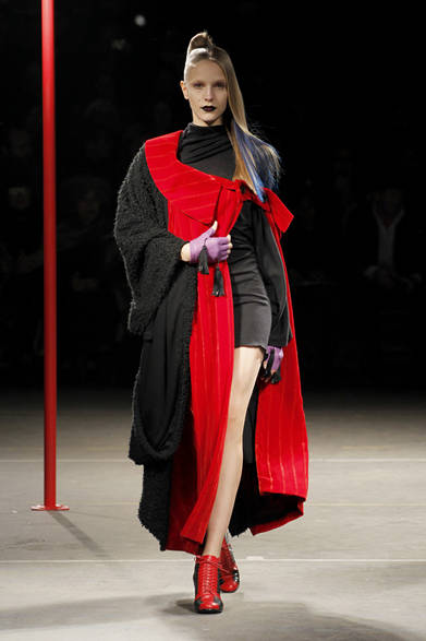 <strong>YOHJI YAMAMOTO｜ヨウジヤマモト</strong>　2012-13年秋冬コレクション速報