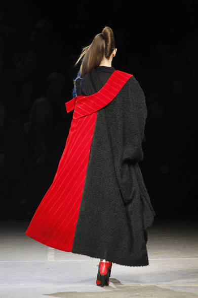 <strong>YOHJI YAMAMOTO｜ヨウジヤマモト</strong>　2012-13年秋冬コレクション速報