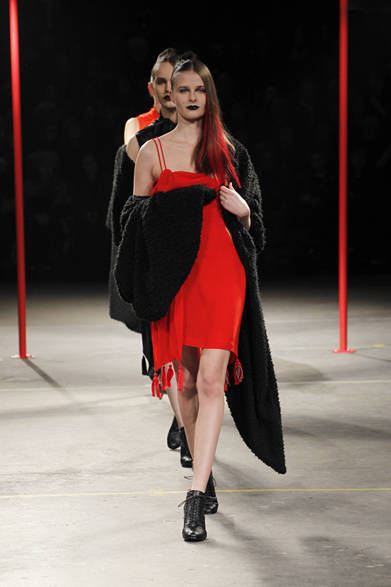 <strong>YOHJI YAMAMOTO｜ヨウジヤマモト</strong>　2012-13年秋冬コレクション速報