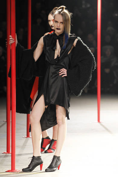 <strong>YOHJI YAMAMOTO｜ヨウジヤマモト</strong>　2012-13年秋冬コレクション速報