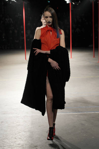 <strong>YOHJI YAMAMOTO｜ヨウジヤマモト</strong>　2012-13年秋冬コレクション速報