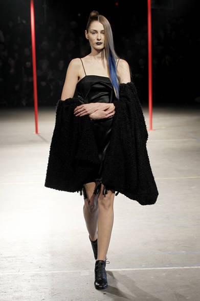 <strong>YOHJI YAMAMOTO｜ヨウジヤマモト</strong>　2012-13年秋冬コレクション速報