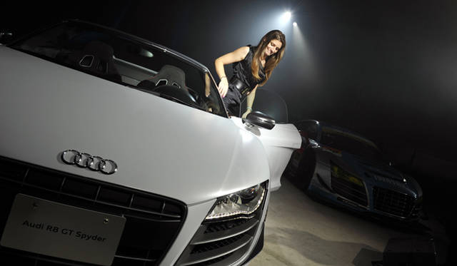 <strong>Audi R8 GT Spyder & Cyndie Allemann｜アウディ　R8 GT スパイダーとシンディ・アレマン選手</strong>