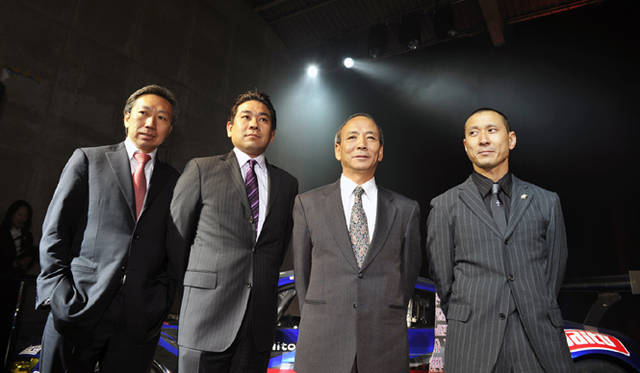 <strong>ヒトツヤマ レーシングから参戦するマイケル・キム選手、小林賢二選手、一ツ山幹雄代表、野田英樹選手（左から）</strong>