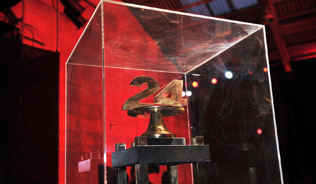 <strong>ル・マン24時間レースのトロフィー</strong>