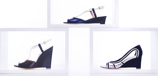 <strong>BALLY｜バリー</strong>　ウェッジソールのシリーズは、ヒールの部分を真後ろから見ると、下に向かって細くなっていくフォルムが美しい。左から／ウエッジソールサンダル [H10.5cm] 6万5100円、ウエッジソールサンダル [H3cm] 5万7750円、ウエッジソールサンダル [H7cm] 6万5100円