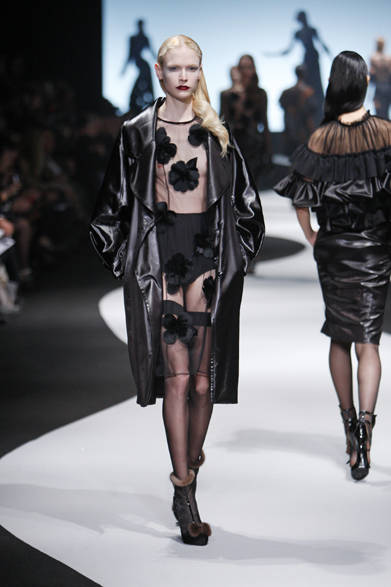 <strong>VIKTOR&ROLF｜ヴィクター＆ロルフ</strong>　2012-13年秋冬コレクション速報