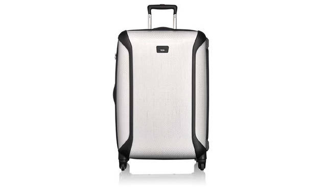 <strong>TUMI｜トゥミ渾身のニューコレクション</strong>　傷などもつきにくいテグリスは、リサイクル可能な素材を使用。