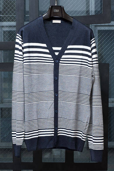 <strong> STRASBURGO｜ストラスブルゴ</strong>　カーディガン7万3500円（クルチアーニ／ストラスブルゴ）