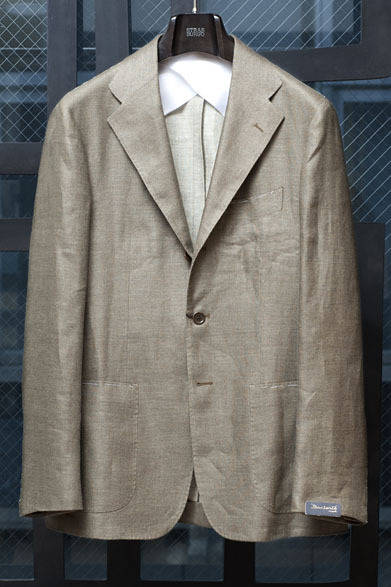 <strong> STRASBURGO｜ストラスブルゴ</strong>　ジャケット16万1700円（サルトリオ／ストラスブルゴ）