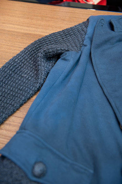 <strong> STRASBURGO｜ストラスブルゴ</strong>　ニットジャケット6万6150円（アルジェアーデ リバイバル／ストラスブルゴ）