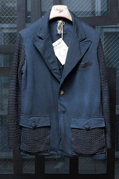 <strong> STRASBURGO｜ストラスブルゴ</strong>　ニットジャケット6万6150円（アルジェアーデ リバイバル／ストラスブルゴ）