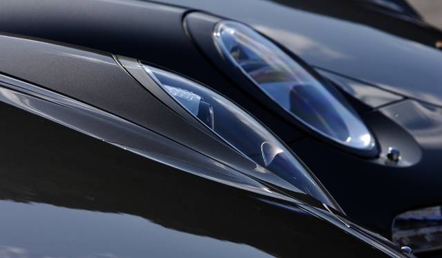 <strong>Porsche 911｜ポルシェ新旧911比較試乗</strong>　手前が新型（991型）、奥が997型