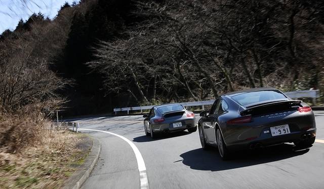 <strong>Porsche 911｜ポルシェ新旧911比較試乗</strong>　手前が新型（991型）、奥が997型