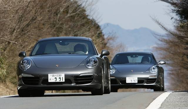 <strong>Porsche 911｜ポルシェ新旧911比較試乗</strong>　手前が新型（991型）、奥が997型