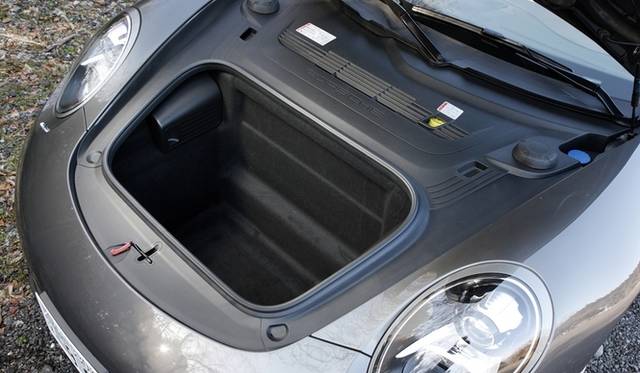 <strong>Porsche 911｜ポルシェ新旧911比較試乗</strong>　新型（991型）911カレラSのラゲッジルーム