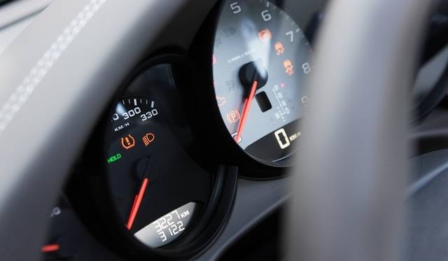 <strong>Porsche 911｜ポルシェ新旧911比較試乗</strong>　新型（991型）911カレラSのメーターパネル