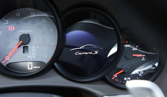 <strong>Porsche 911｜ポルシェ新旧911比較試乗</strong>　新型（991型）911カレラSのメーターパネル