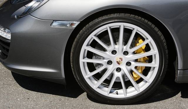 <strong>Porsche 911｜ポルシェ新旧911比較試乗</strong>　997型911カレラ