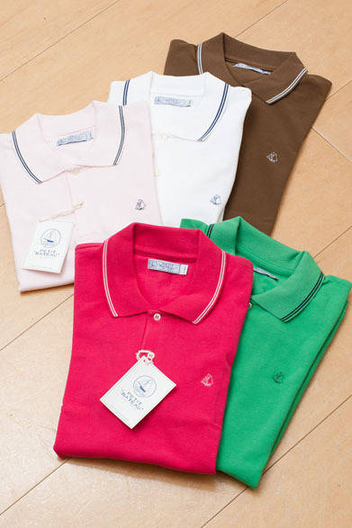 <strong>ISETAN MEN’S｜伊勢丹新宿店メンズ館</strong>　7階“オーセンティックカジュアル・スポーツ”　ポロシャツ各7875円（プチバトー／伊勢丹新宿店）