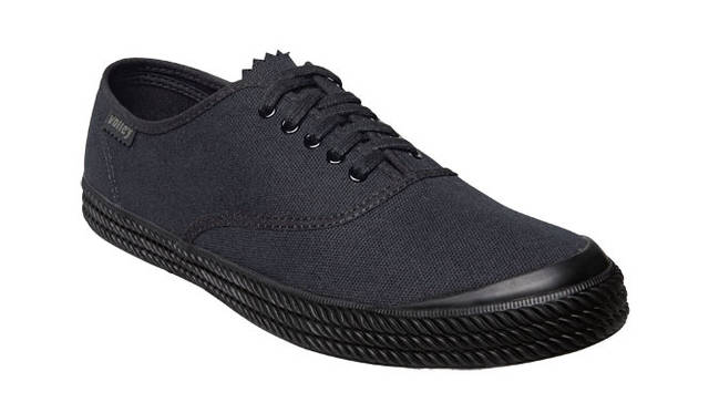 <strong>Volley｜ヴォレー</strong>　スニーカー9240円（Volley O.C.／ヴォレー）