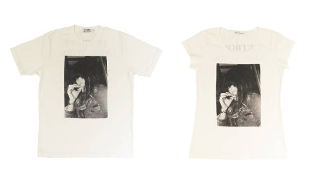<strong>HYSTERIC GLAMOUR│ヒステリックグラマー</strong>　左からJENNIFER HERREMAプリント メンズ、ウィメンズTシャツ　各1万290円