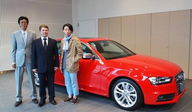 <strong>Audi S4｜アウディ S4</strong>　右から順に、谷尻誠氏、アウディ本国のプロダクトマネージャー コトニック氏、そしてアウディジャパン社長 大喜多氏
