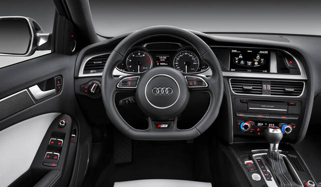 <strong>Audi A4｜アウディ A4</strong>（本国仕様）