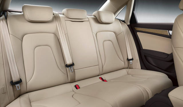 <strong>Audi A4｜アウディ A4</strong>（本国仕様）