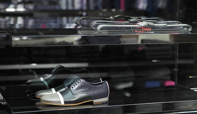 <strong>HUGO BOSS｜ヒューゴ ボス</strong>　もちろん、シューズも扱っている。