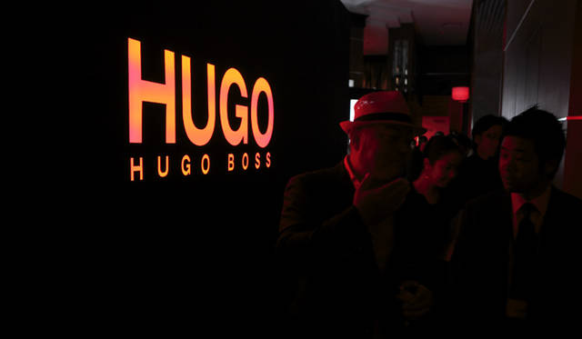 <strong>HUGO BOSS｜ヒューゴ ボス</strong>　アフターパーティも赤いライティングのなかで。@LAWRY’s THE PRIME RIB OSAKA