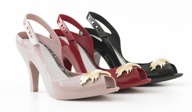 <strong> ESTNATION｜エストネーション</strong>　“メリッサ×ジェイソンウー” ディスプレイ＆即売イベント　MELISSA LADY DRAGON ＋ JASON WU SP AD 各1万8690円