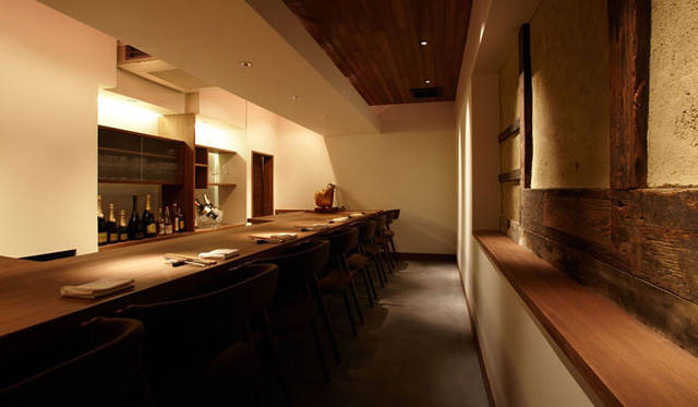 　ジャッジョーロ祇園店内。1階はカウンター8席、2階はテーブル16席