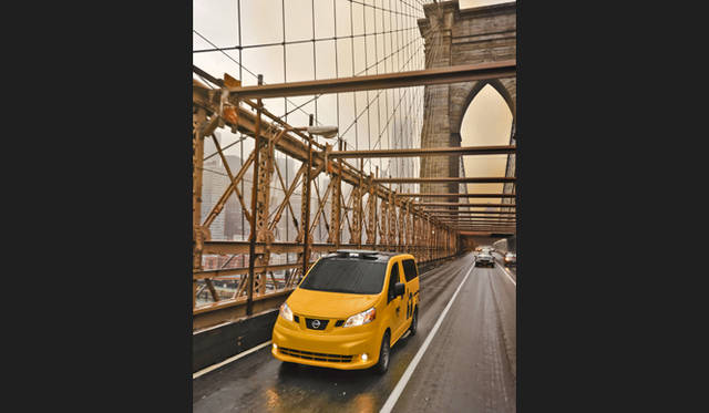 <strong>Taxi of Tomorrow｜05</strong>　マンハッタン島とブルックリンを結ぶ「ブルックリン橋」