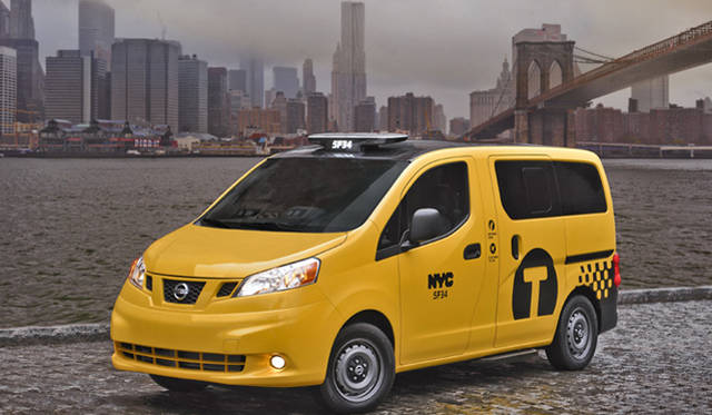 <strong>Taxi of Tomorrow｜07</strong>　橋を越えると、そこから遠くにマンハッタンの摩天楼が見える