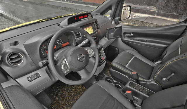 <strong>Taxi of Tomorrow｜11</strong>　4人の乗客がゆったり座れるゆとりある室内