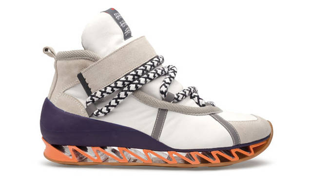 <strong>CAMPER｜カンペール</strong>　メンズ・ハイカット・スニーカー3万3600円（Together with BERNHARD WILLHELM／カンペール）