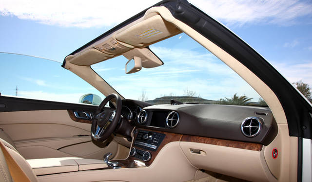 <strong>Mercedes-Benz SL-Class｜メルセデス・ベンツ SLクラス</strong>