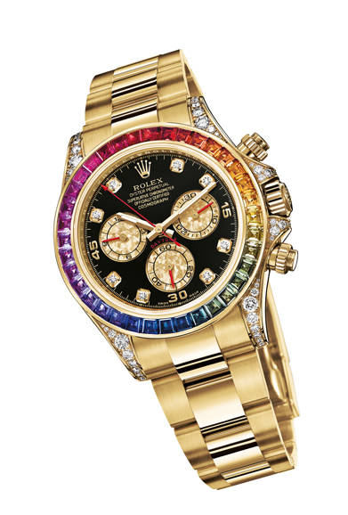 1963年の発売以来、圧倒的知名度を誇る伝統的なクロノグラフ、「オイスター パーペチュアル コスモグラフ デイトナ」。今年は、レインボーカラーのサファイアが鮮やかな輝きを放つモデルが発表された。<br /><br /><strong>オイスター パーペチュアル<br />コスモグラフ デイトナ</strong><br />861万円（予価／発売時期未定）<br />自動巻き、直径40mm、YGケース×ダイヤモンド×サファイア<br /><br />日本ロレックス<br />Tel. 03-3216-5671