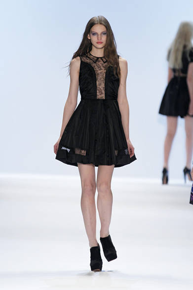 <strong>JILLSTUART｜ジルスチュアート</strong>　2012-13年秋冬コレクション速報