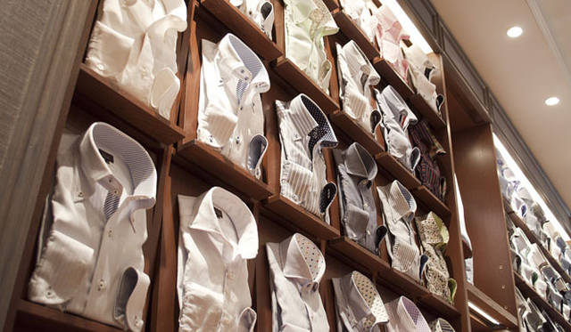 <strong>YAMAKI｜山喜</strong>　シャツスタイルショップ「スタイルワークス 銀座」　ドレスやカジュアルというカテゴリーを越えた既製シャツを常時100種類以上そろえる