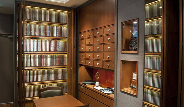 <strong>YAMAKI｜山喜</strong>　シャツスタイルショップ「スタイルワークス 銀座」　オーダーサロンは、日本製高級素材からインポート素材まで常時1500種以上をストック