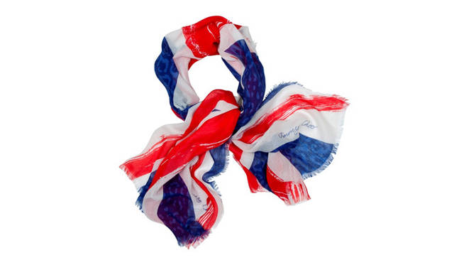 <strong>JIMMY CHOO│ジミー チュウ</strong>　肌触りの良いコットン・カシミア素材。「SOHO（ソーホー）」スカーフ 4万6200円（5月以降展開予定）