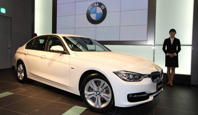 <strong>BMW 320i｜ビー・エム・ダブリュー 320i</strong>