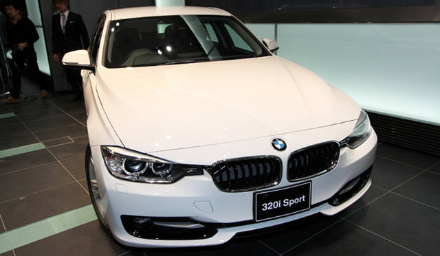 <strong>BMW 320i｜ビー・エム・ダブリュー 320i</strong>