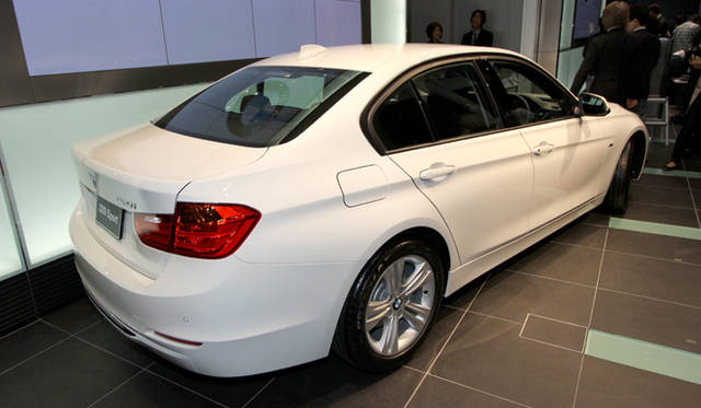 <strong>BMW 320i｜ビー・エム・ダブリュー 320i</strong>