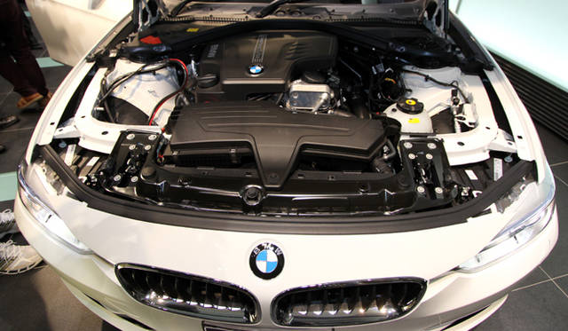 <strong>BMW 320i｜ビー・エム・ダブリュー 320i</strong>