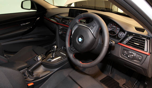 <strong>BMW 320i｜ビー・エム・ダブリュー 320i</strong>